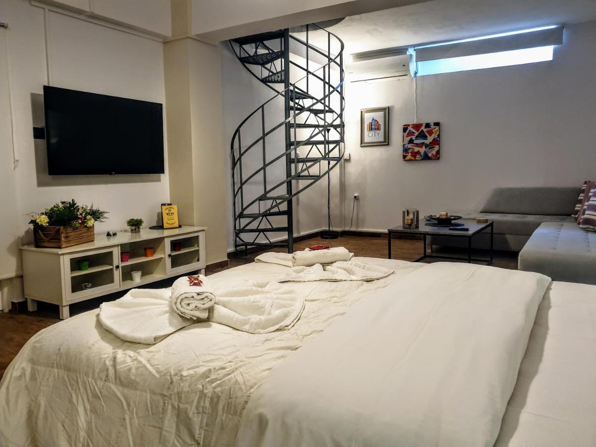 City House Loft Appartement Kalamáta Buitenkant foto